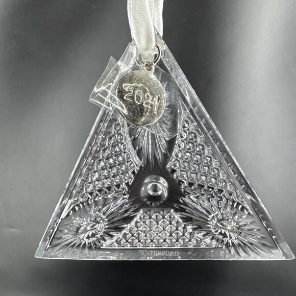 WATERFORD 2021 TIMES SQUARE TRIANGLE GIFT OF HAPPINESS ORNAMENT #1055462 - Picture 1 of 10